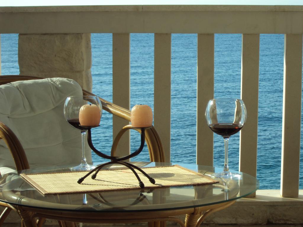 Beachfront First Line View Sveti Stefan Room photo
